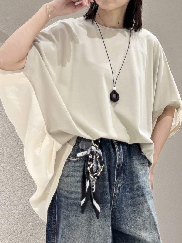 ライトベージュ アップ